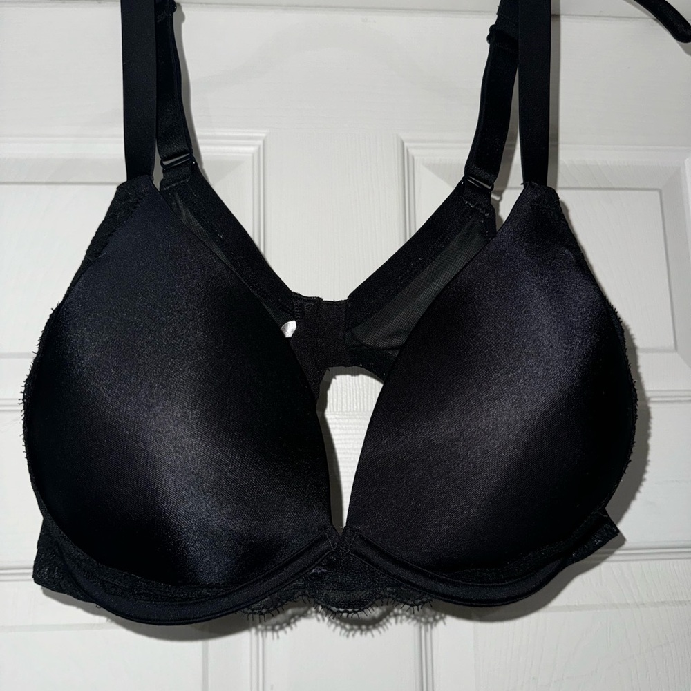 Ambrielle Plunge Push Up Bra w/ Lace